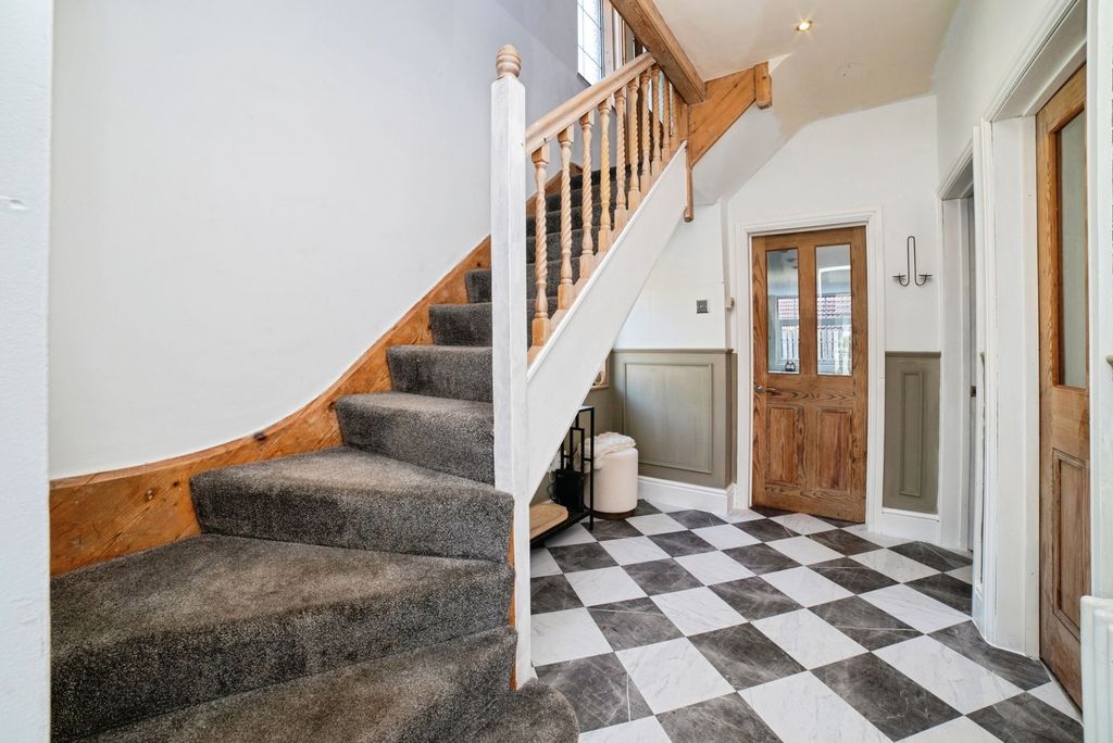 Property photo 3 of 19 Pbox-Img.Jpg