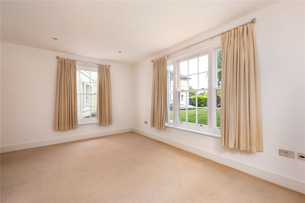 Property photo 2 of 14 Picture No. 01
