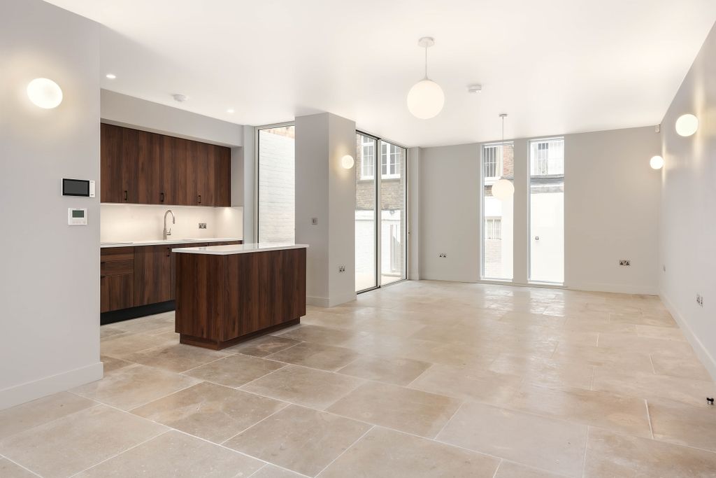 Property photo 1 of 8 Dilke Street