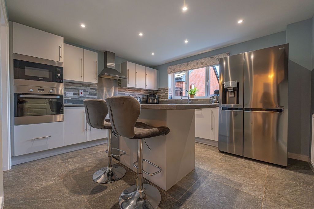 Property photo 3 of 36