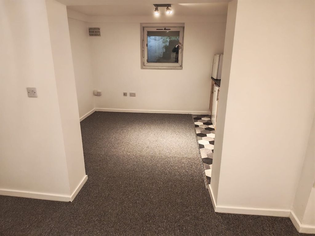 Property photo 1 of 3