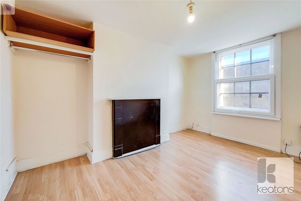 Property photo 3 of 4 Living Room