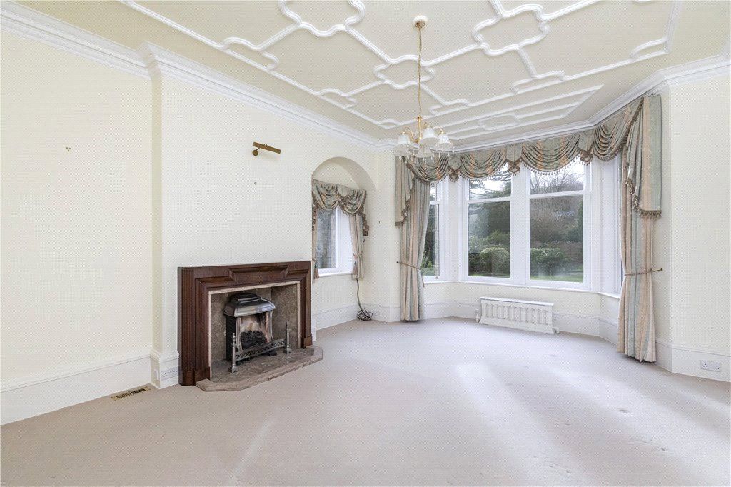 Property photo 2 of 18 Sitting Room