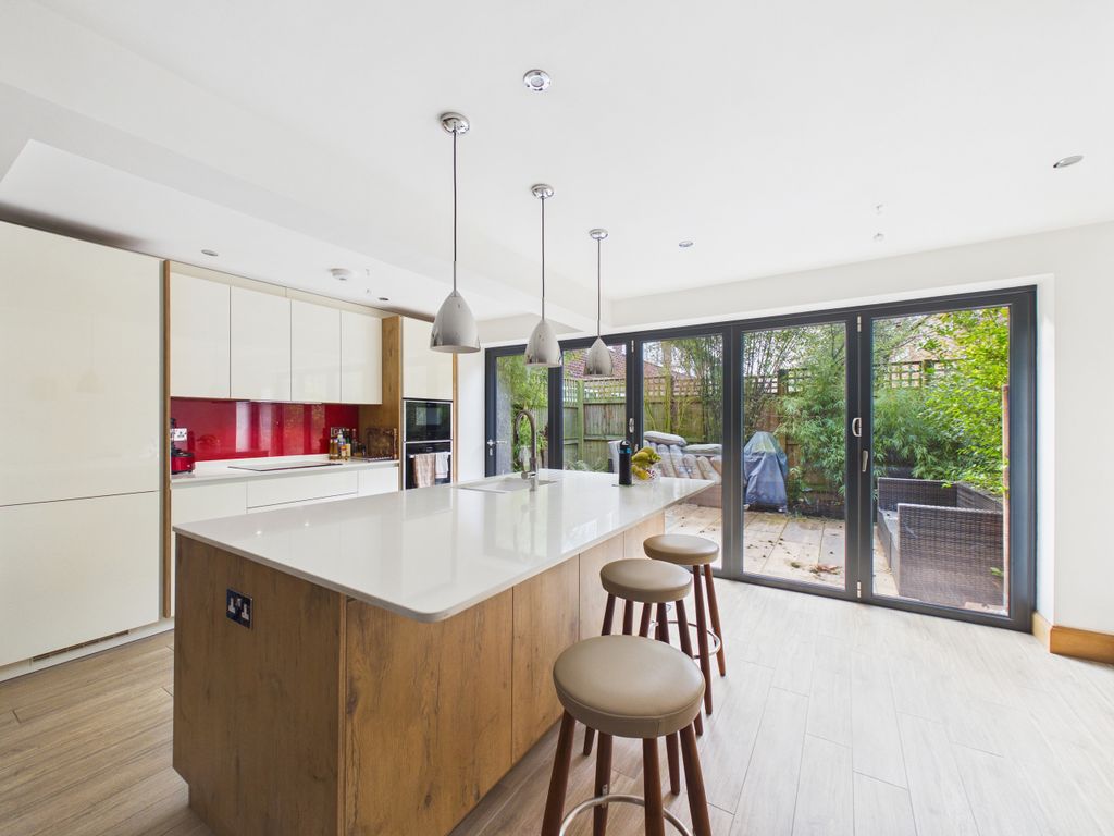 Property photo 2 of 10 Living 1