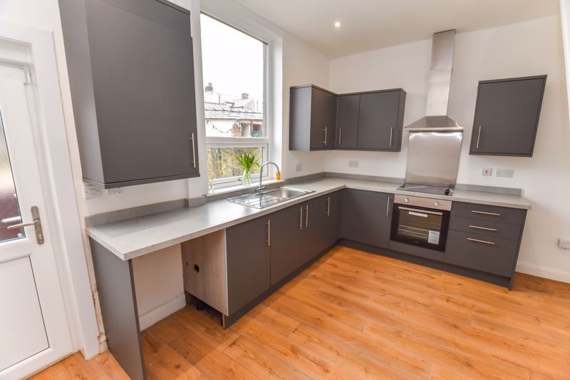 Property photo 3 of 11 Kitchen