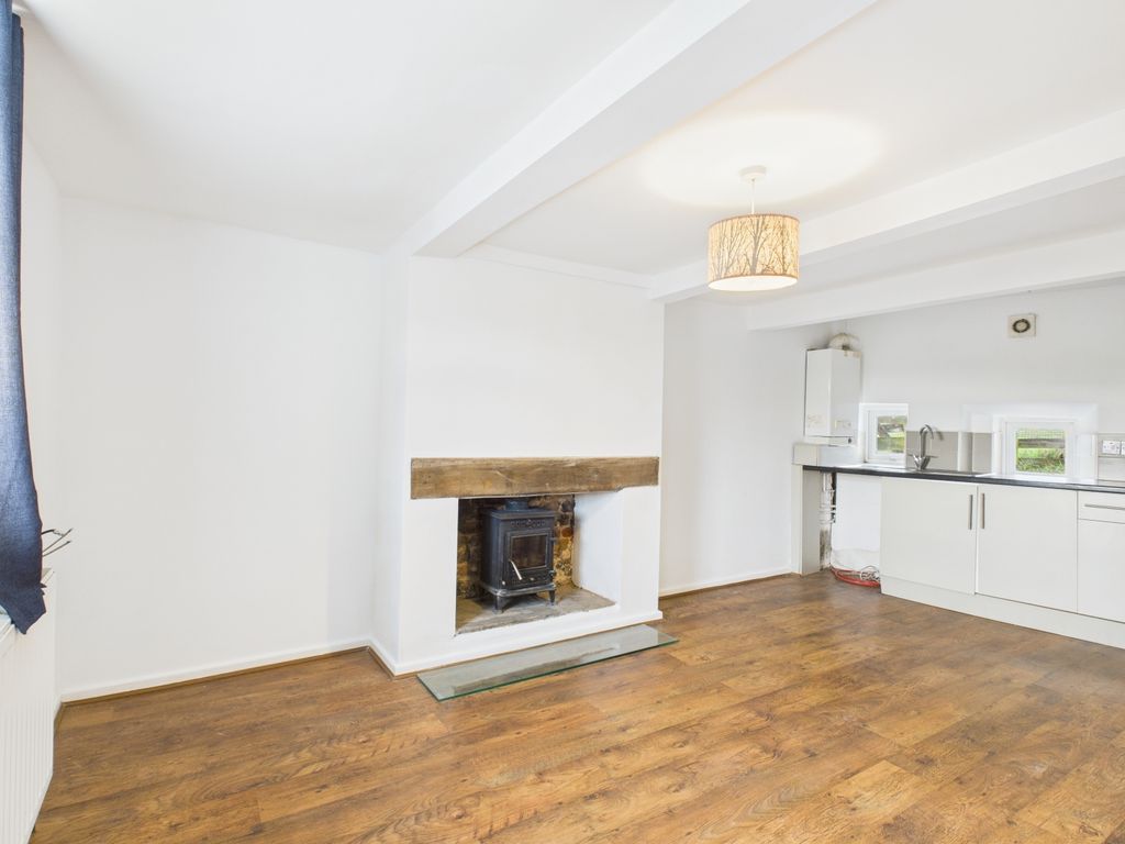 Property photo 3 of 14 Cam03729G0-Pr0190-Still004