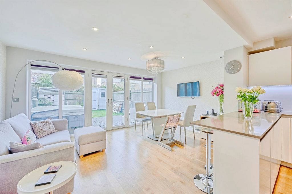 Property photo 3 of 19