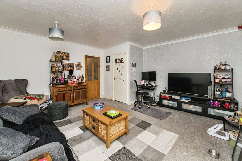 Property photo 2 of 16 Picture No. 11