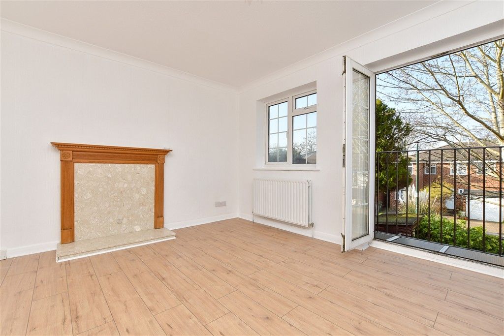 Property photo 1 of 22 Lounge