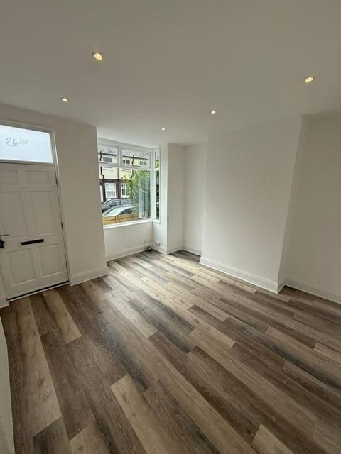 Property photo 2 of 18 E6Aa6E0A-c780-4d0F-B389-3A01F914Ff46.Jpg