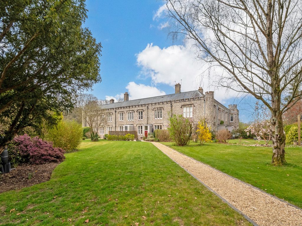 Property photo 1 of 32