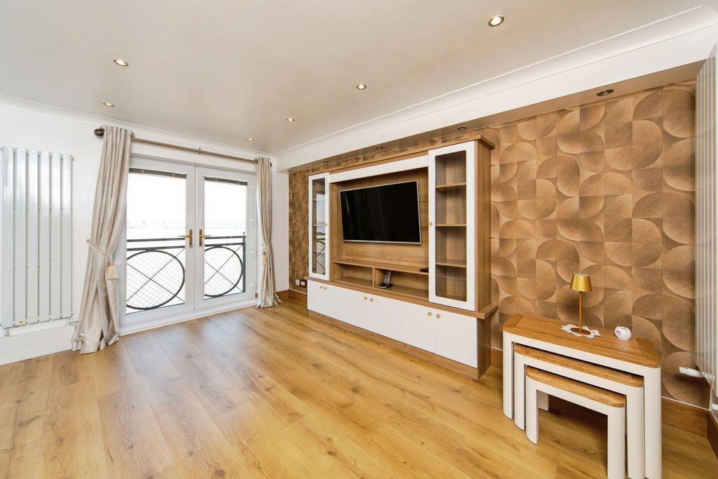 Property photo 2 of 19 Pbox-Img.Jpg