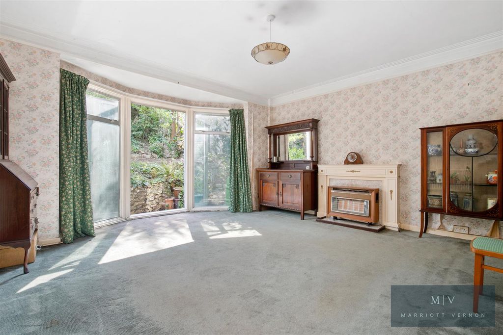 Property photo 3 of 12 Mitchley Avenue 22 MV-3.Jpg