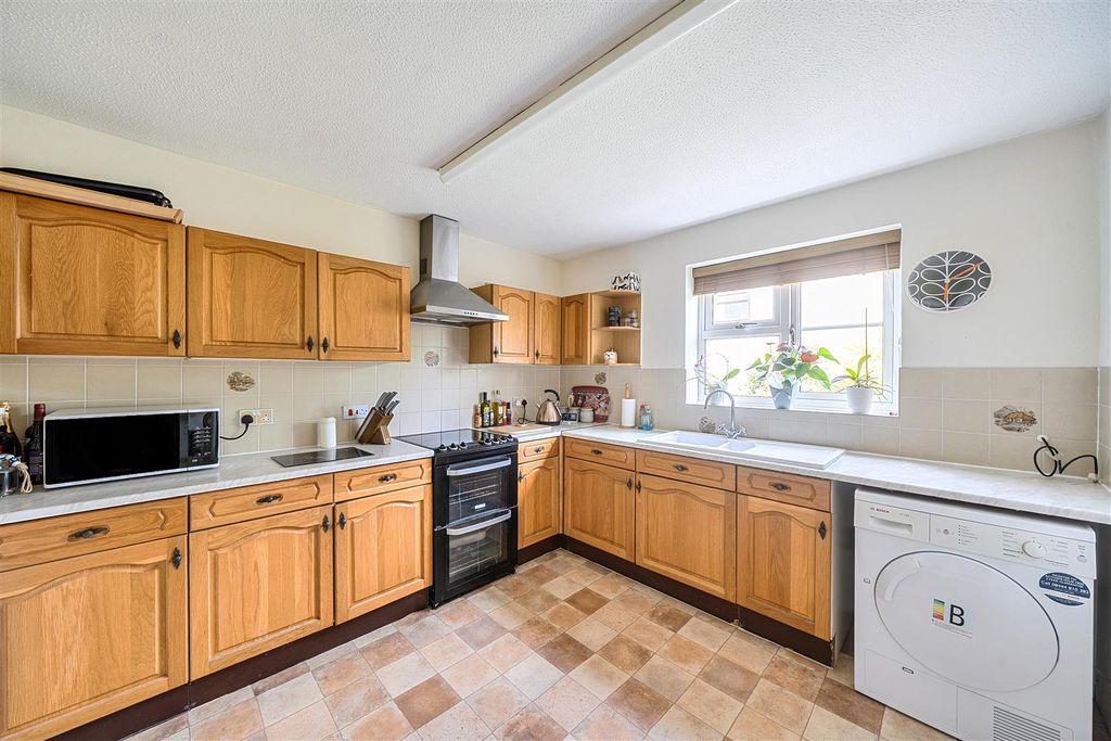 Property photo 3 of 13 Kitchen