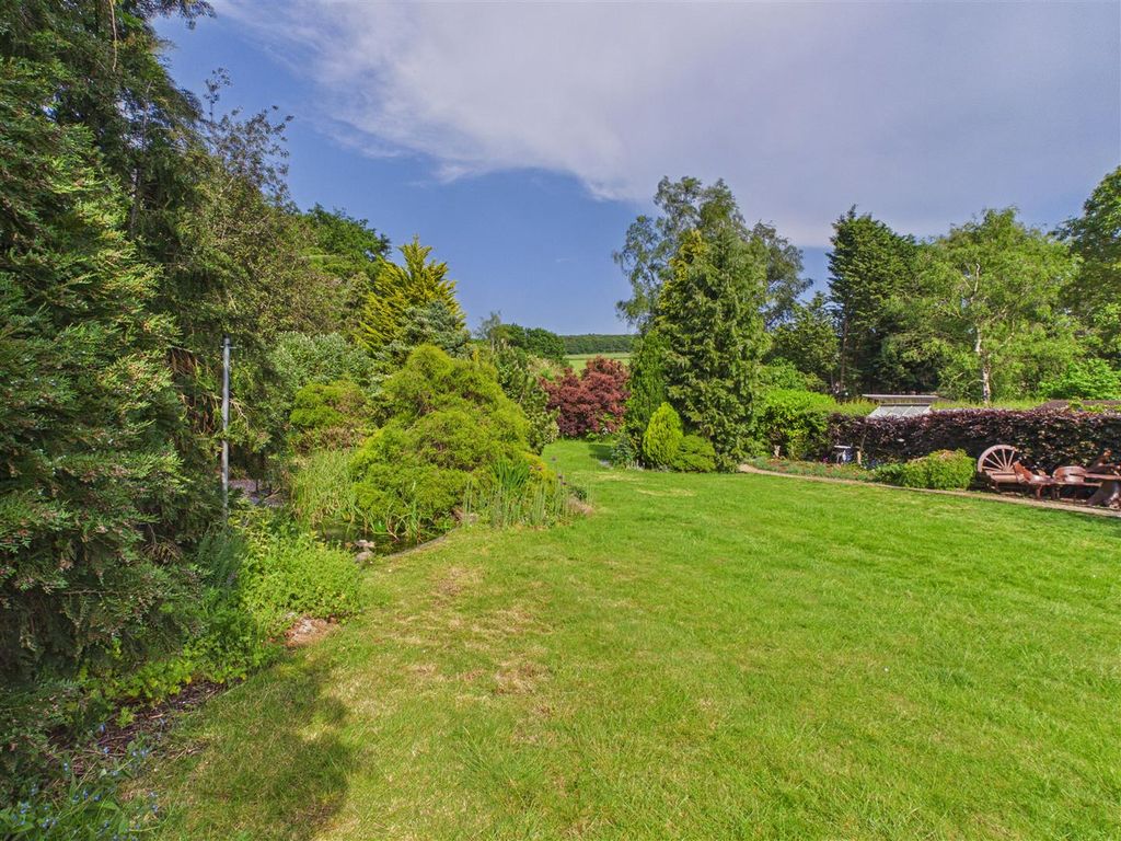 Property photo 3 of 25 Cam03303G0-Pr0391-Still006.Jpg