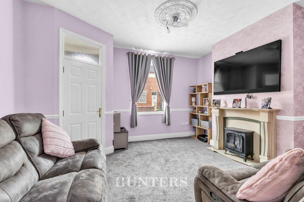 Property photo 3 of 18 Oldham Road (2).Jpg