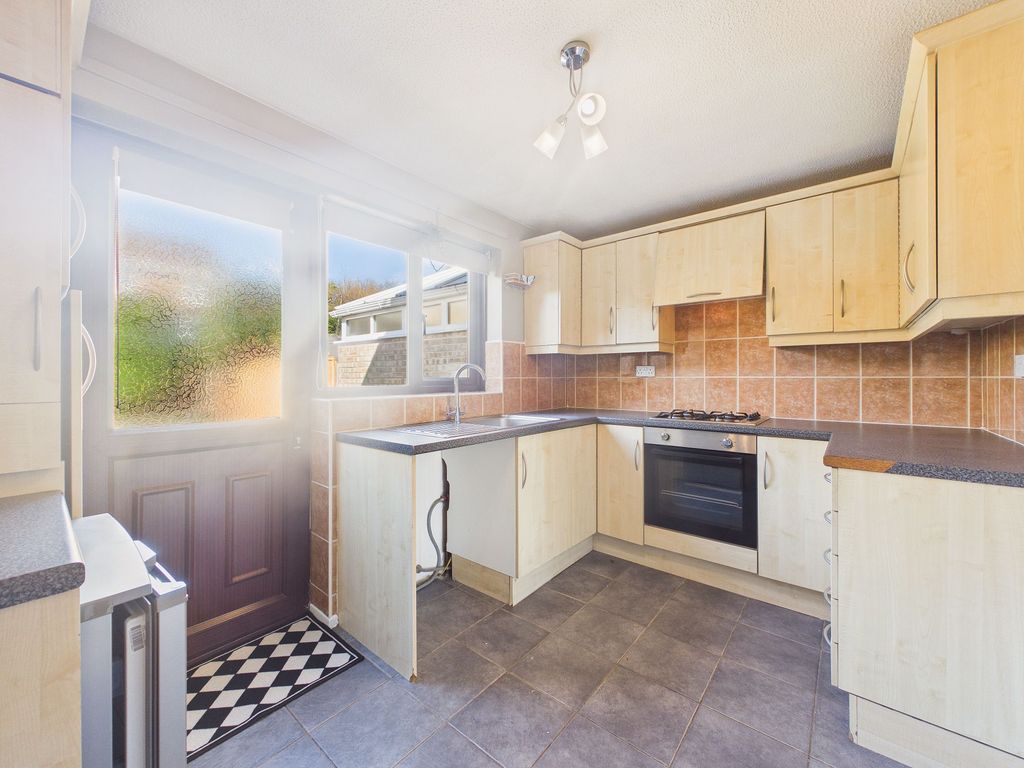 Property photo 3 of 11 Kitchen