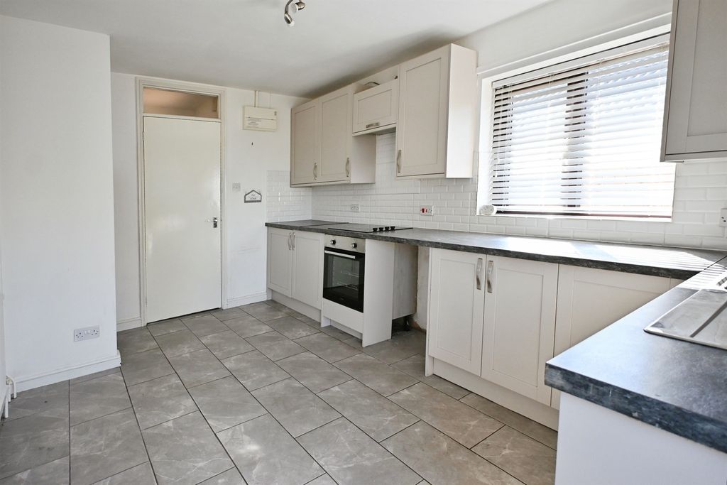 Property photo 2 of 23