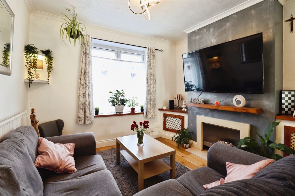 Property photo 2 of 17