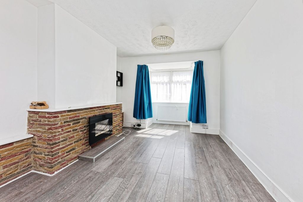 Property photo 3 of 18 Pbox-Img.Jpg