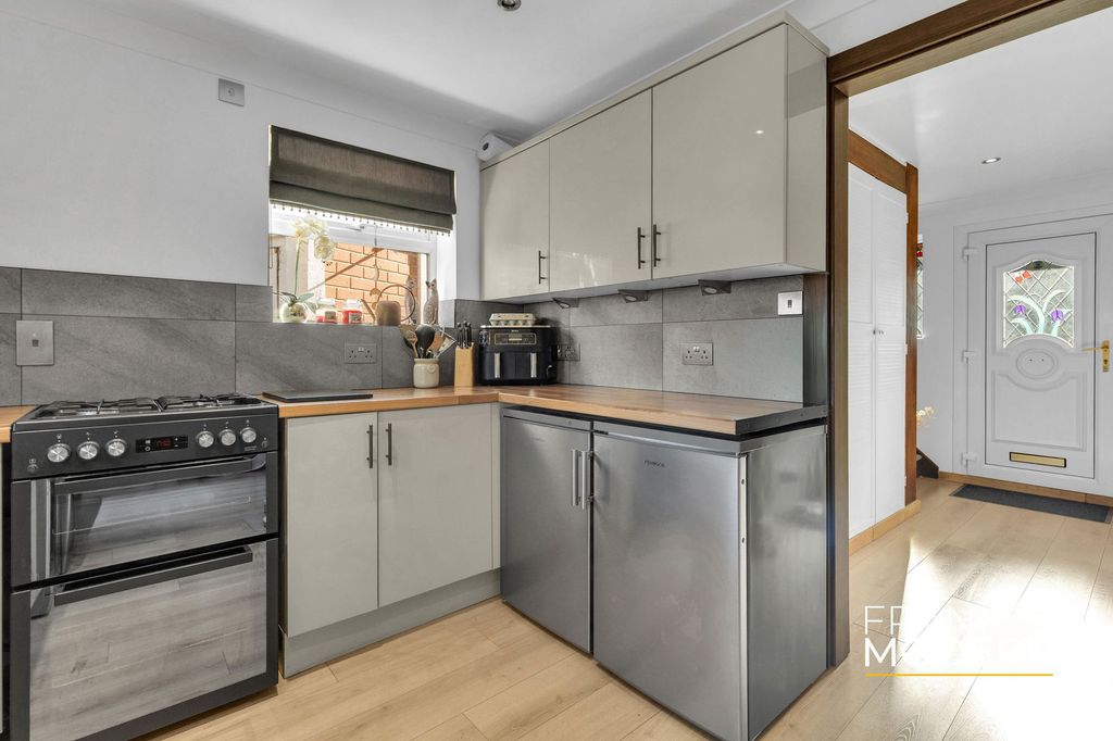 Property photo 2 of 34 Kitchen