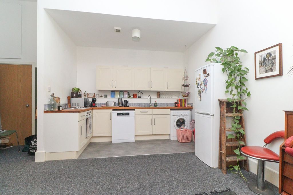 Property photo 3 of 10 Picture 3