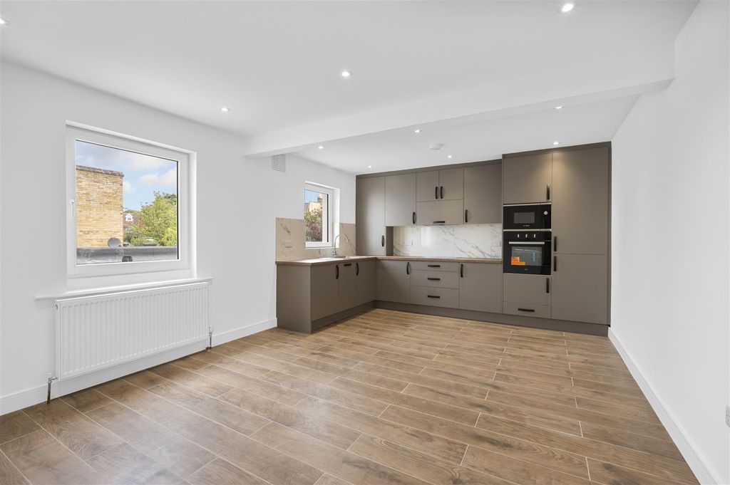 Property photo 2 of 15 Flat 1, 80 Durham Road,1.Jpg