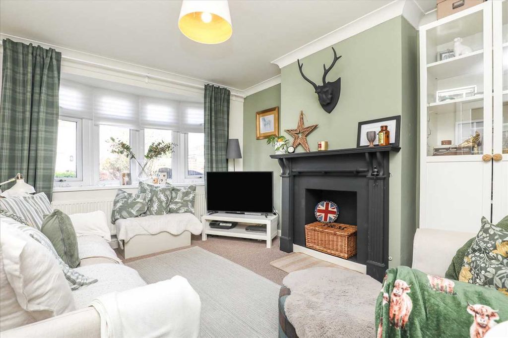 Property photo 2 of 17 Lounge