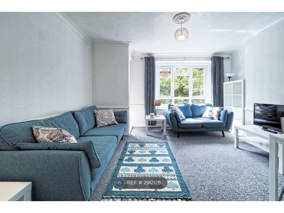 Property photo 1 of 14 Spacious Sitting Room