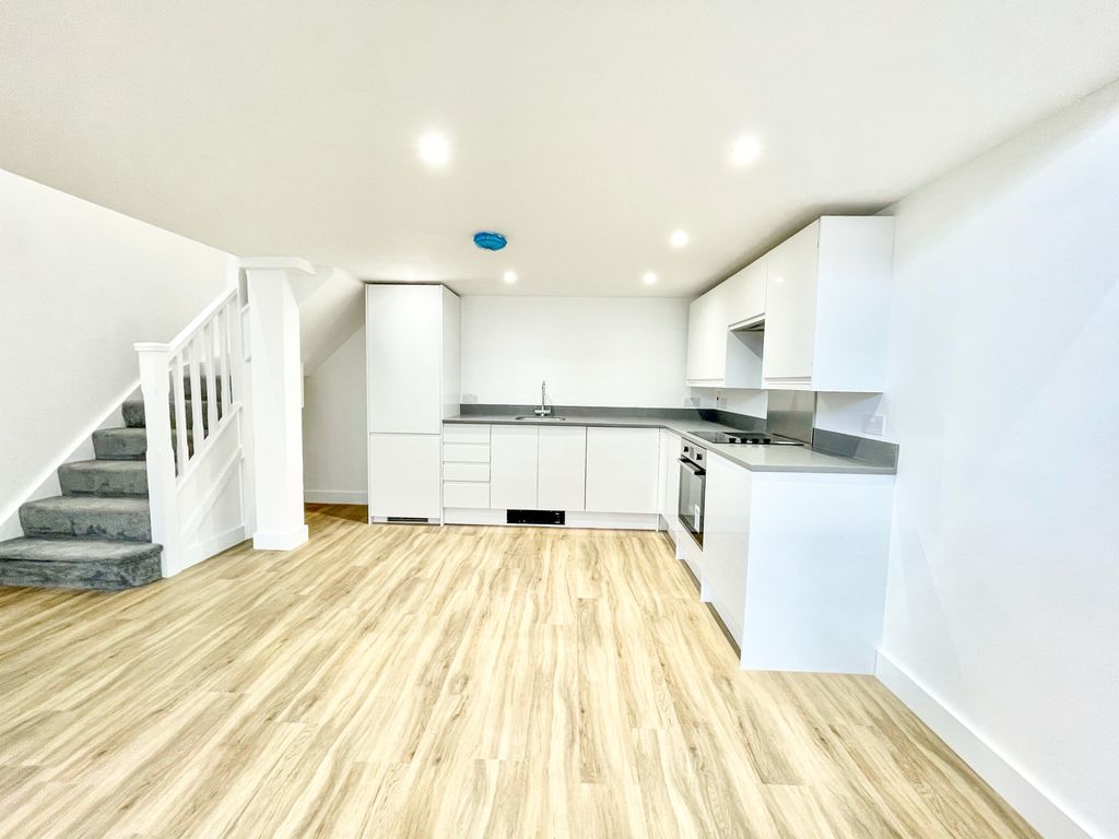 Property photo 2 of 27