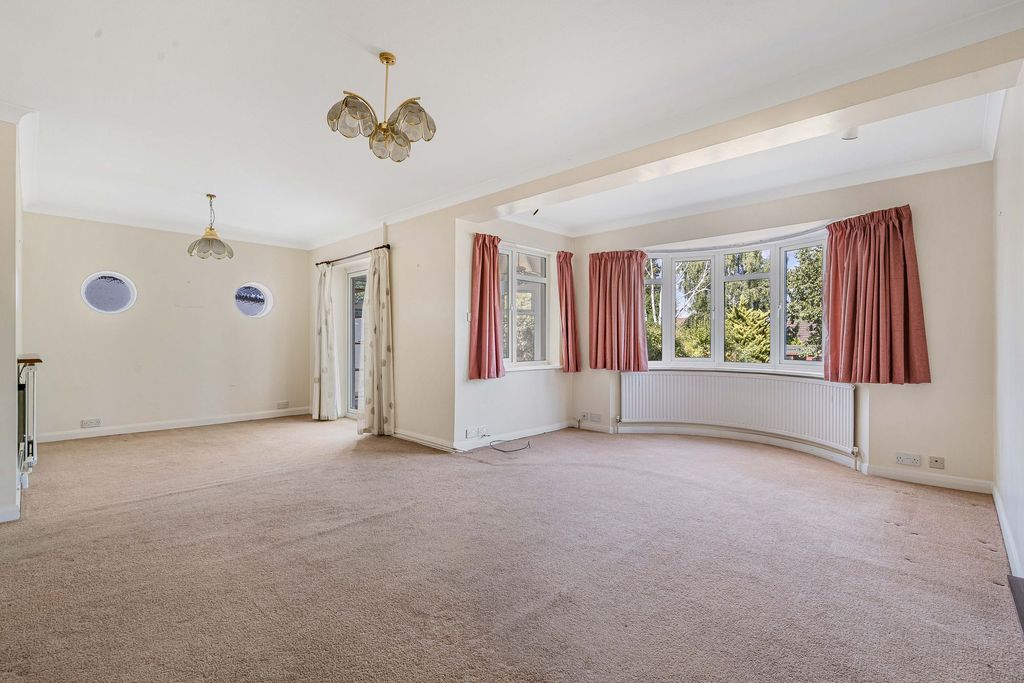 Property photo 2 of 19
