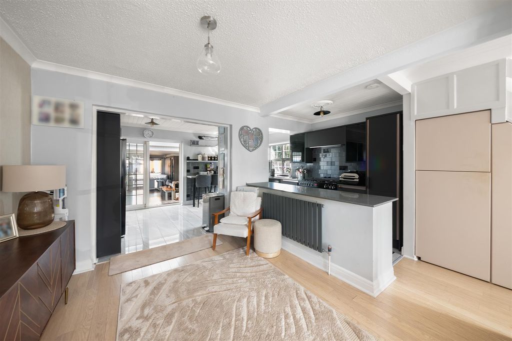 Property photo 3 of 35