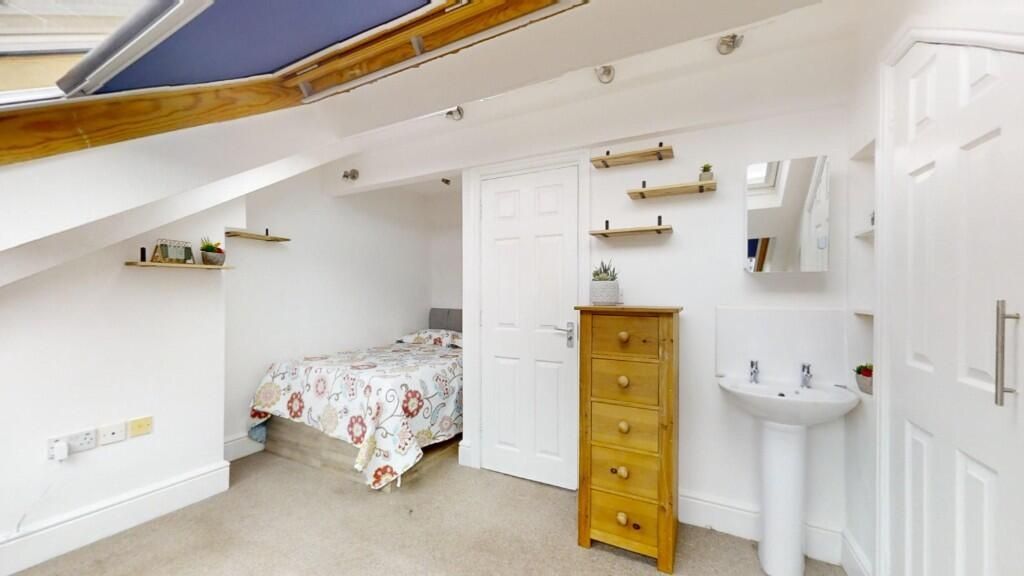 Property photo 2 of 13 Bright And Spacious Master Bedroom With A Comforta...