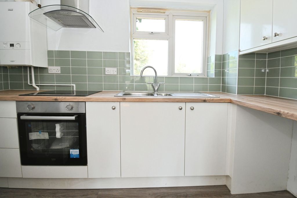 Property photo 2 of 12 Kitchen