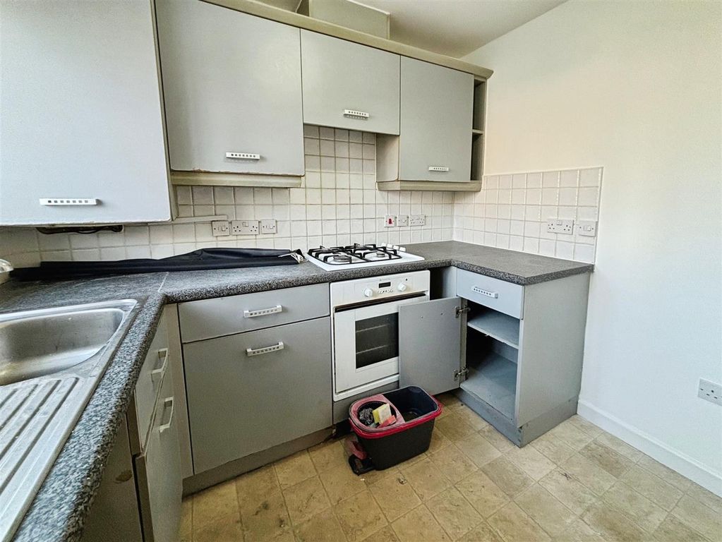 Property photo 3 of 16 Kitchen