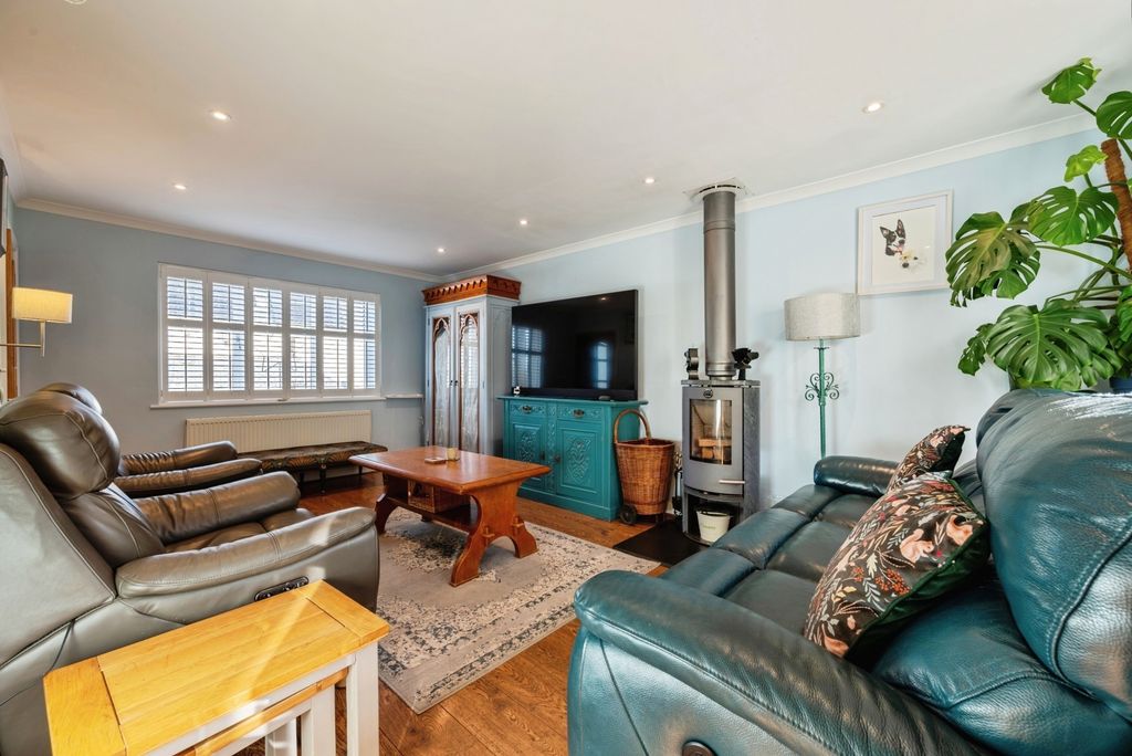 Property photo 3 of 24 Pbox-Img.Jpg
