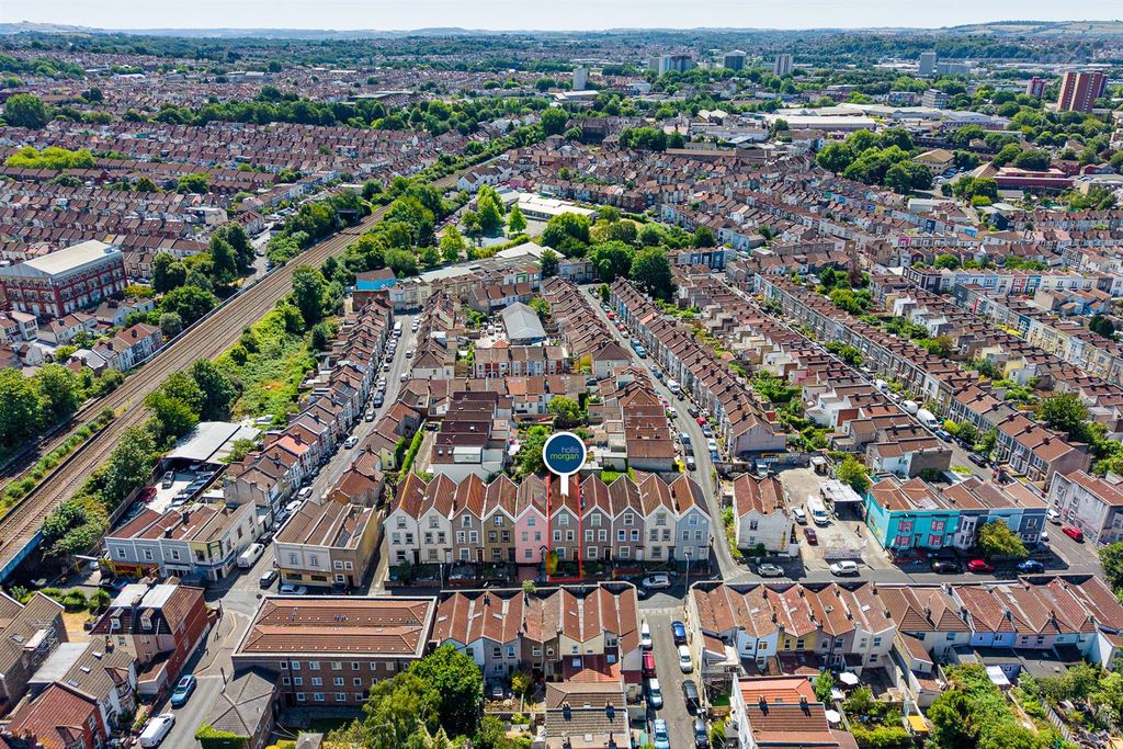 Property photo 3 of 39 38 St. Marks Road, Easton, Bristol Bs5 0Lr | Freeh