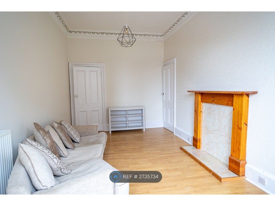 Property photo 2 of 11 Living Room