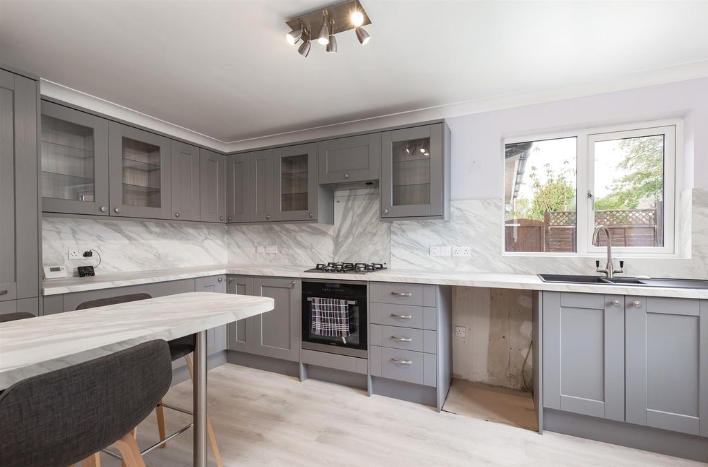 Property photo 2 of 24