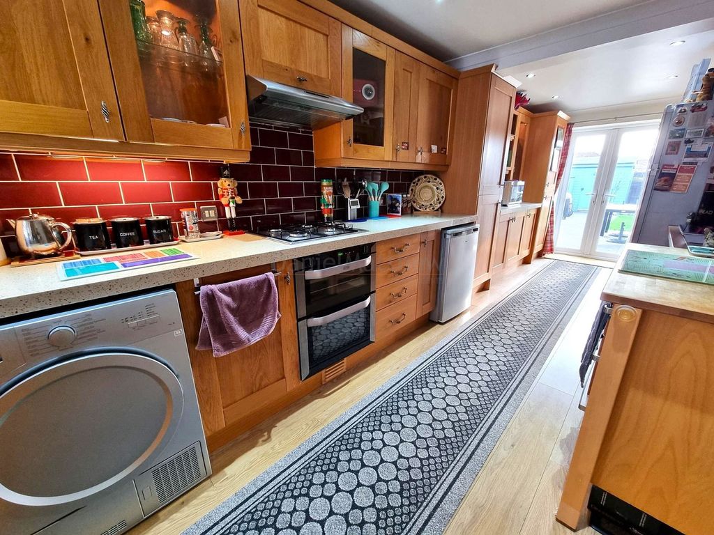 Property photo 2 of 18 Kitchen