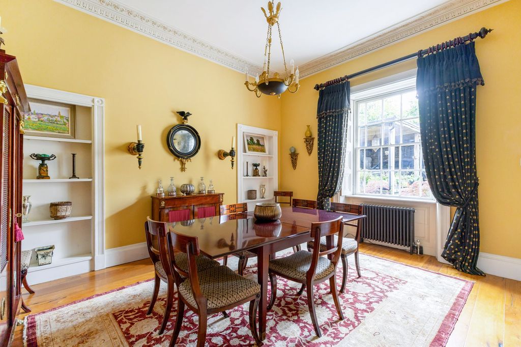 Property photo 3 of 23