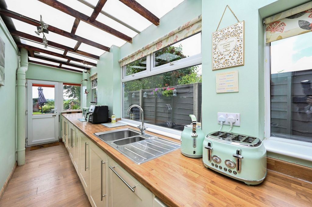 Property photo 2 of 20 Dining Kitchen