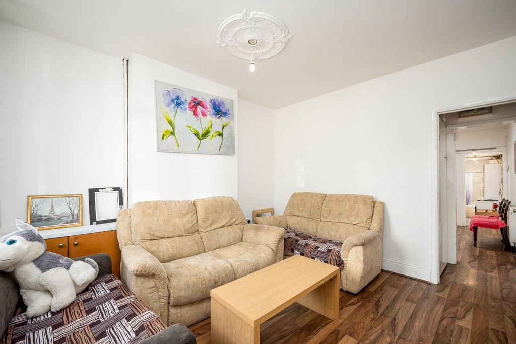 Property photo 3 of 21 03