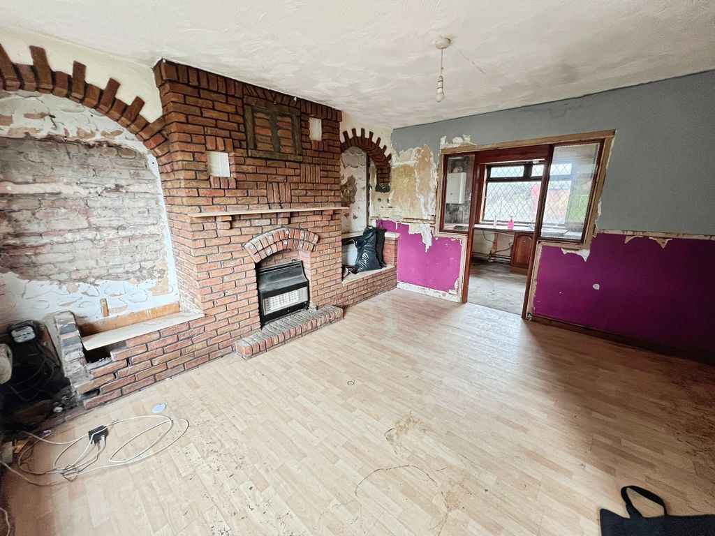 Property photo 2 of 14 Lounge
