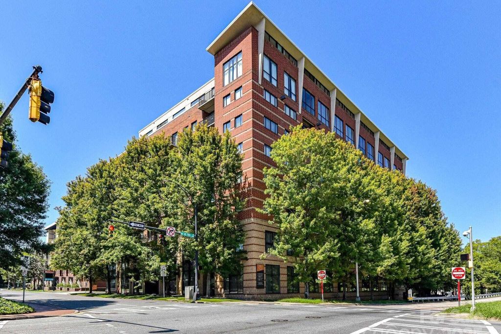 Property photo 1 of 39