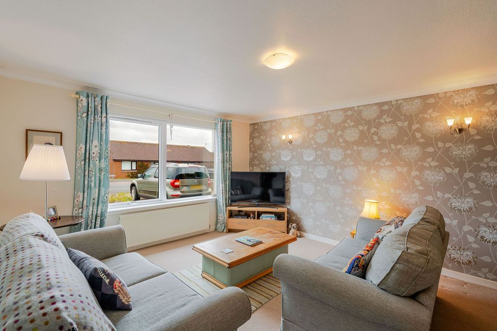 Property photo 3 of 31 Sitting Room