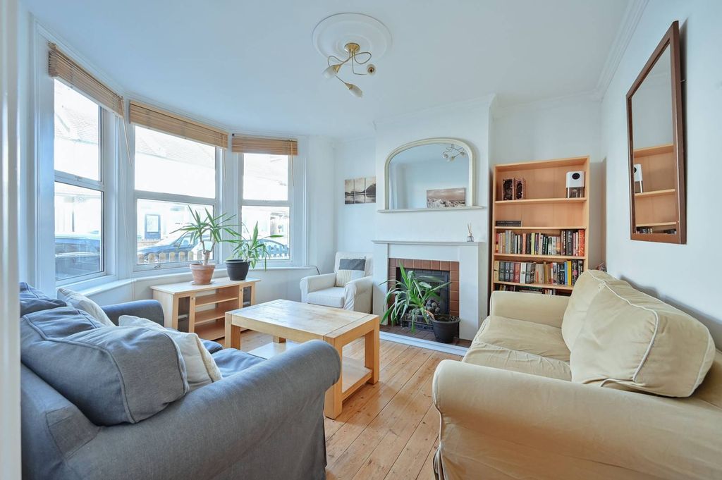 Property photo 2 of 18