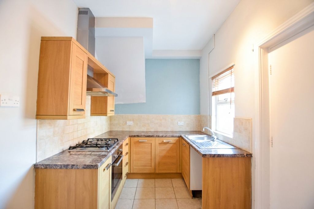 Property photo 1 of 7 Kitchen