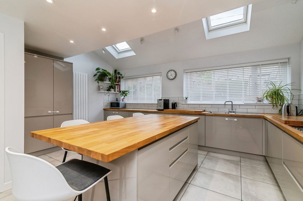Property photo 2 of 20 Pbox-Img.Jpg