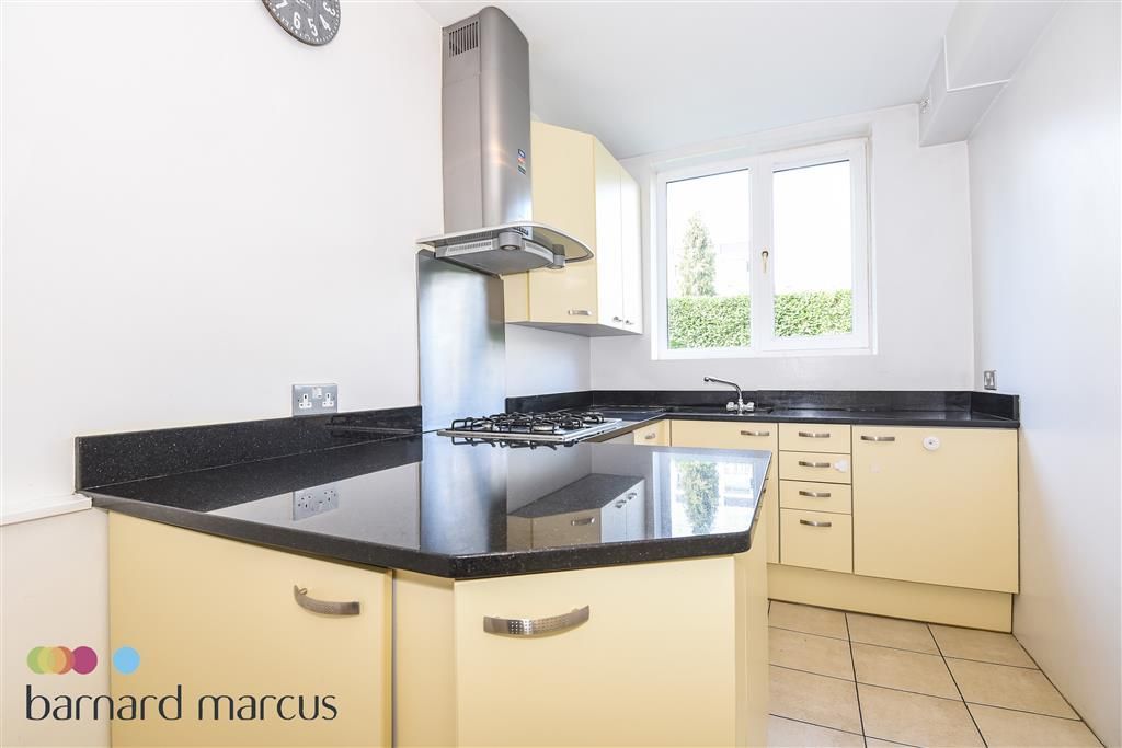 Property photo 3 of 10 Kitchen